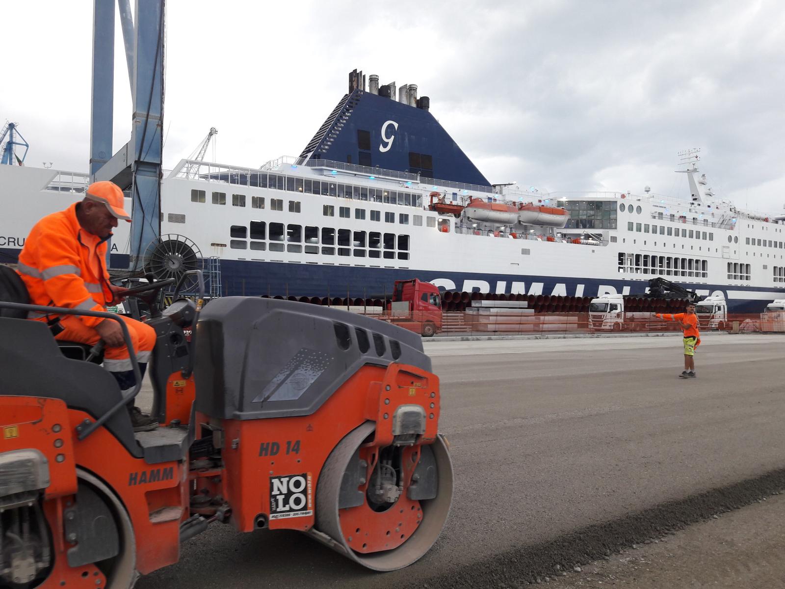 Esempio dalla galleria fotografica di Maceratesi Asfalti Srl
