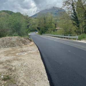 Esempio dalla galleria fotografica di Maceratesi Asfalti Srl