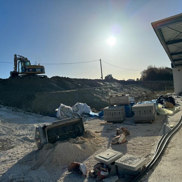 Esempio dalla galleria fotografica di Maceratesi Asfalti Srl