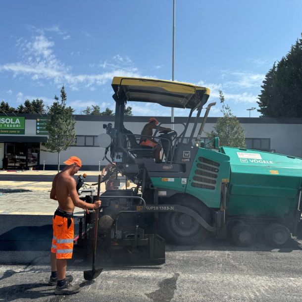 Esempio dalla galleria fotografica di Maceratesi Asfalti Srl