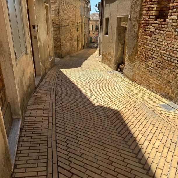 Esempio dalla galleria fotografica di Maceratesi Asfalti Srl